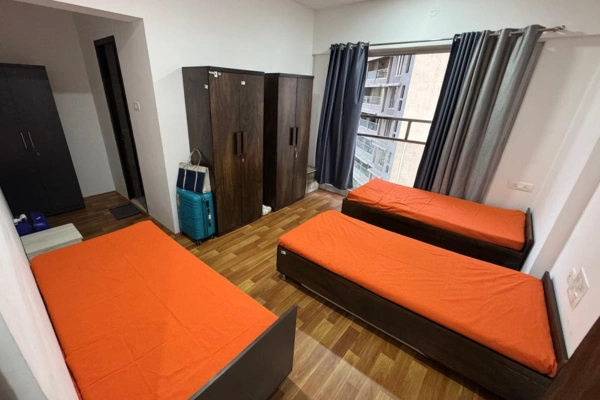 PG near Dindoshi Malad, pg near railway station, pg in mumbai with food