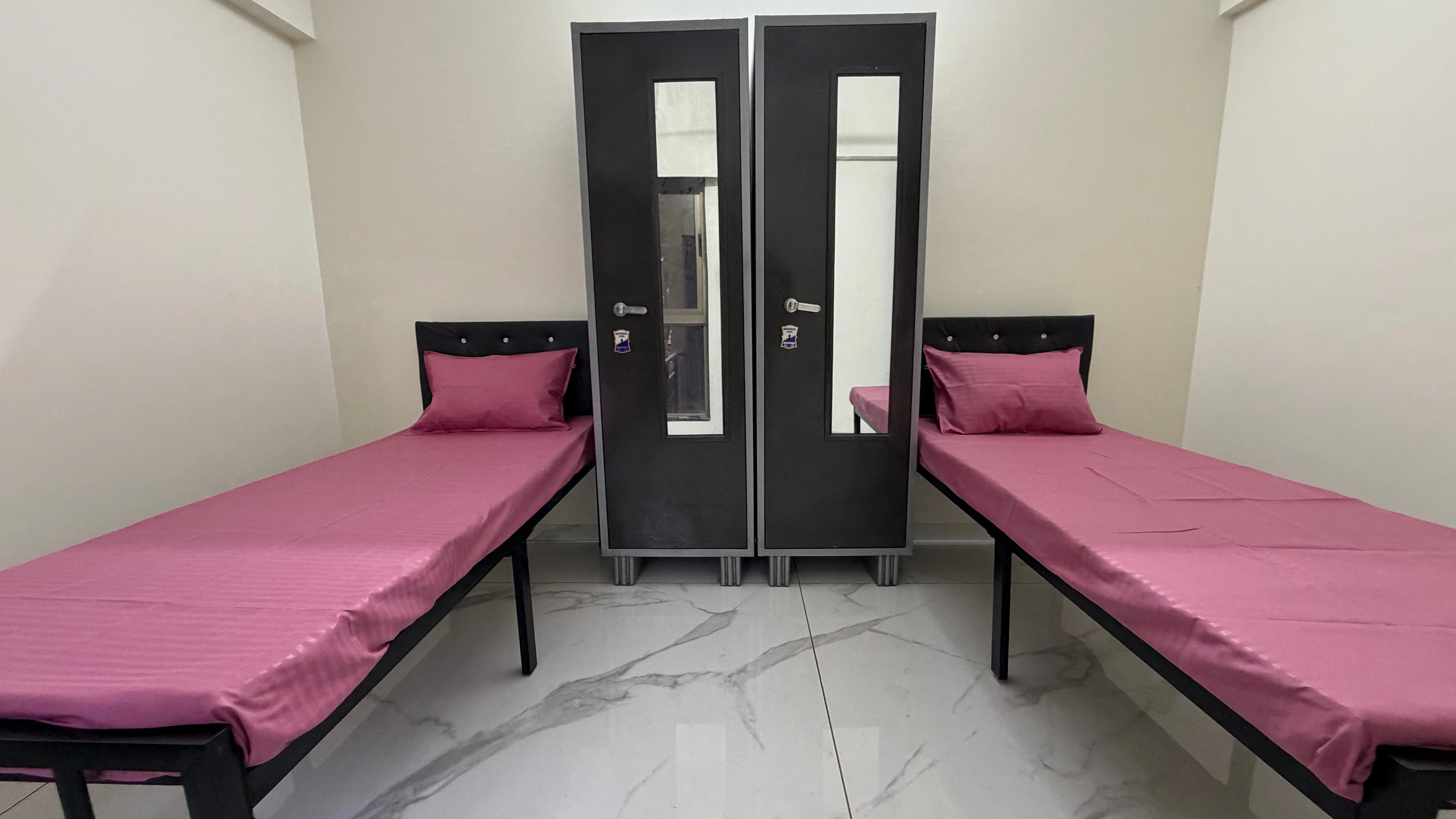 Fully furnished two sharing PG room near Bandra Kurla Complex