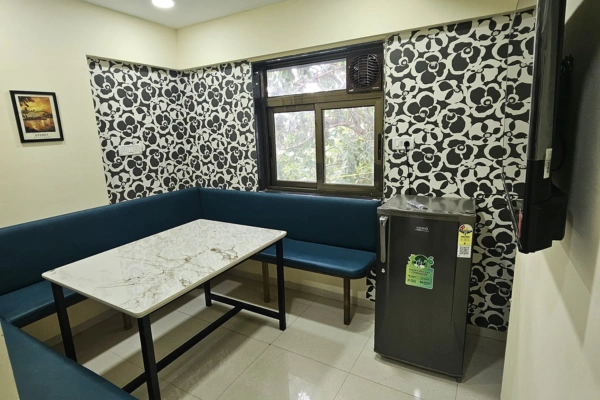 Near Station, Vile Parle West, pg in vile parle with food, pg near vile parle railway station