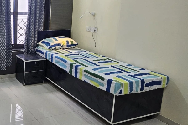 Near Station, Vile Parle West, pg in vile parle for student, male pg in vile parle